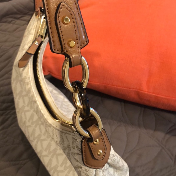 Michael Kors Purse - Picture 4 of 7